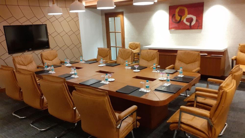 Ramada By Wyndham Jalandhar City Center Dış mekan fotoğraf