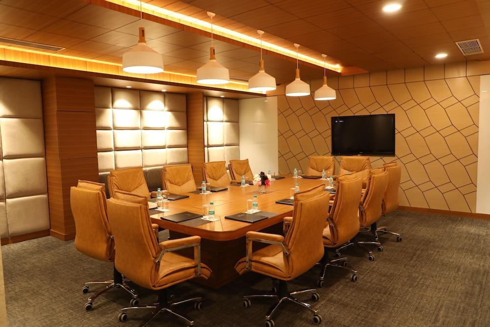 Ramada By Wyndham Jalandhar City Center Dış mekan fotoğraf