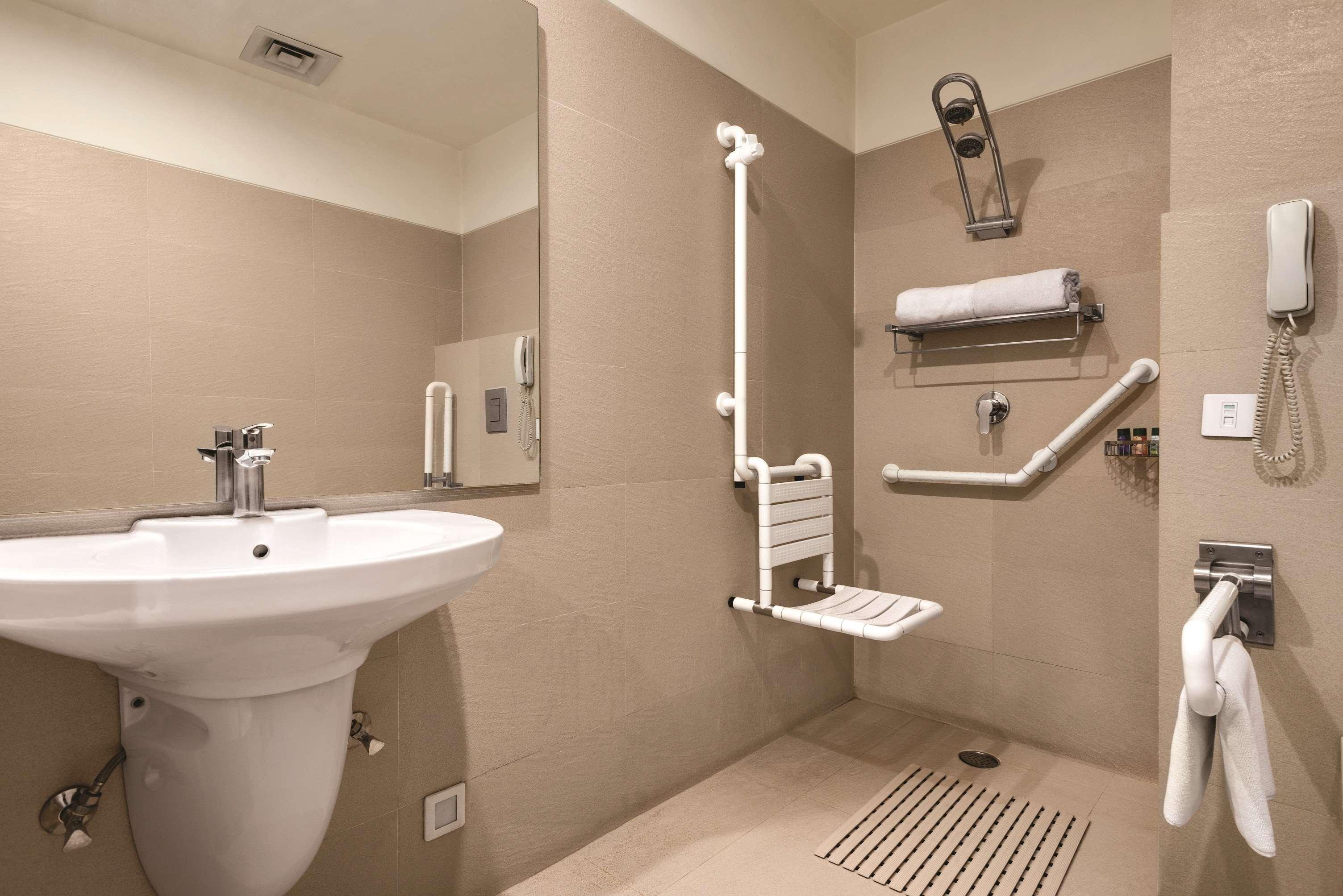 Ramada By Wyndham Jalandhar City Center Dış mekan fotoğraf