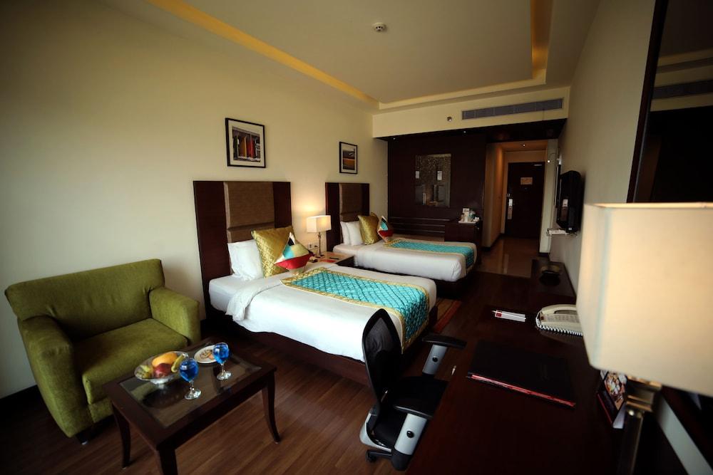 Ramada By Wyndham Jalandhar City Center Dış mekan fotoğraf